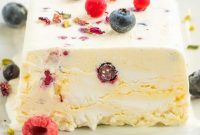 Creamy Vanilla Parfait Recipe with Layered Yogurt and Fruit