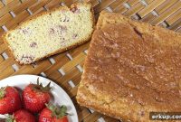 Moist Keto Strawberry Bread: Low-Carb Recipe