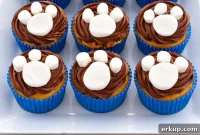 How to Make Paw Print Cupcakes for Pet-Themed Parties
