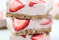 No-Bake Paleo Strawberry Cheesecake Bars