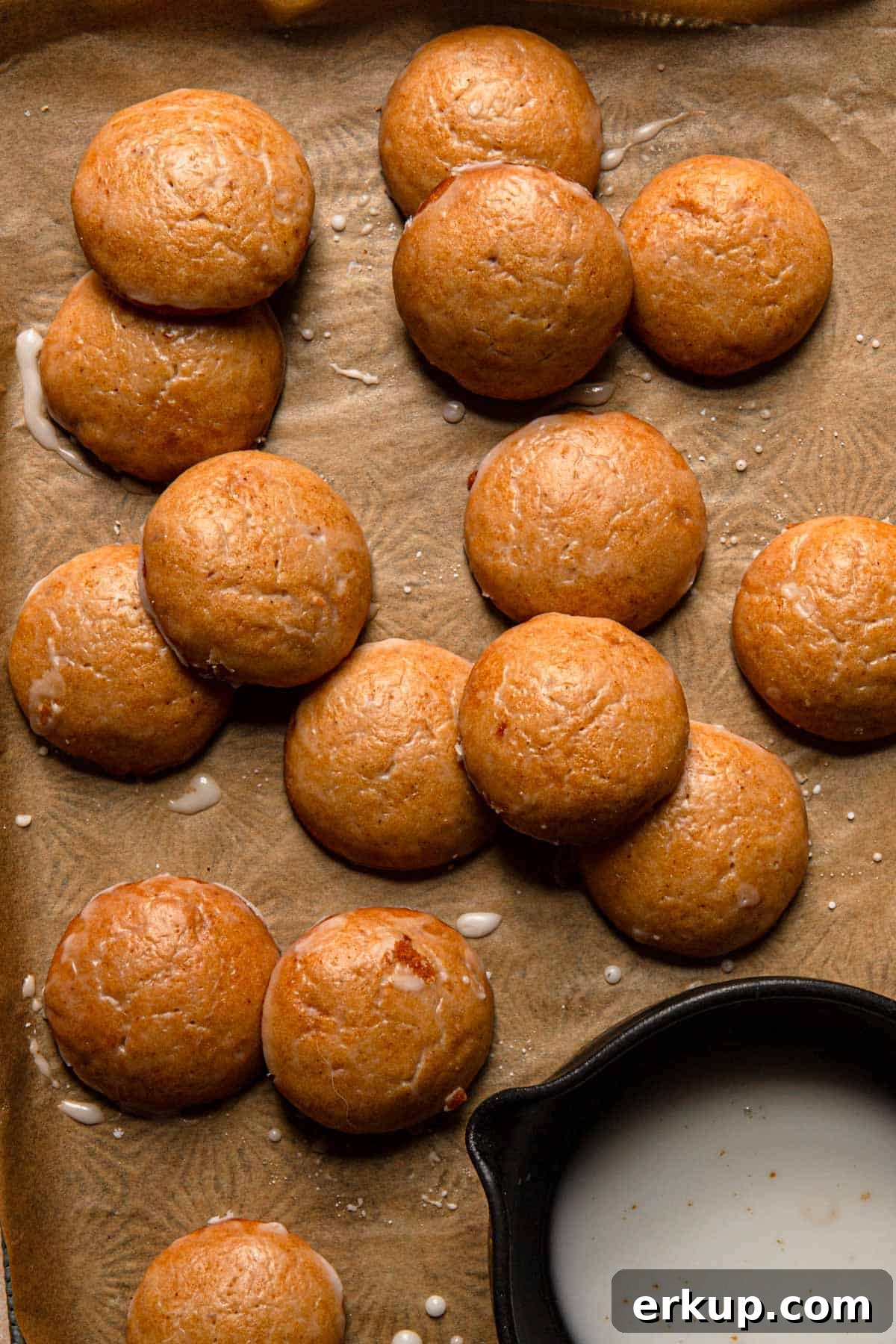 Glazed honey cookies.