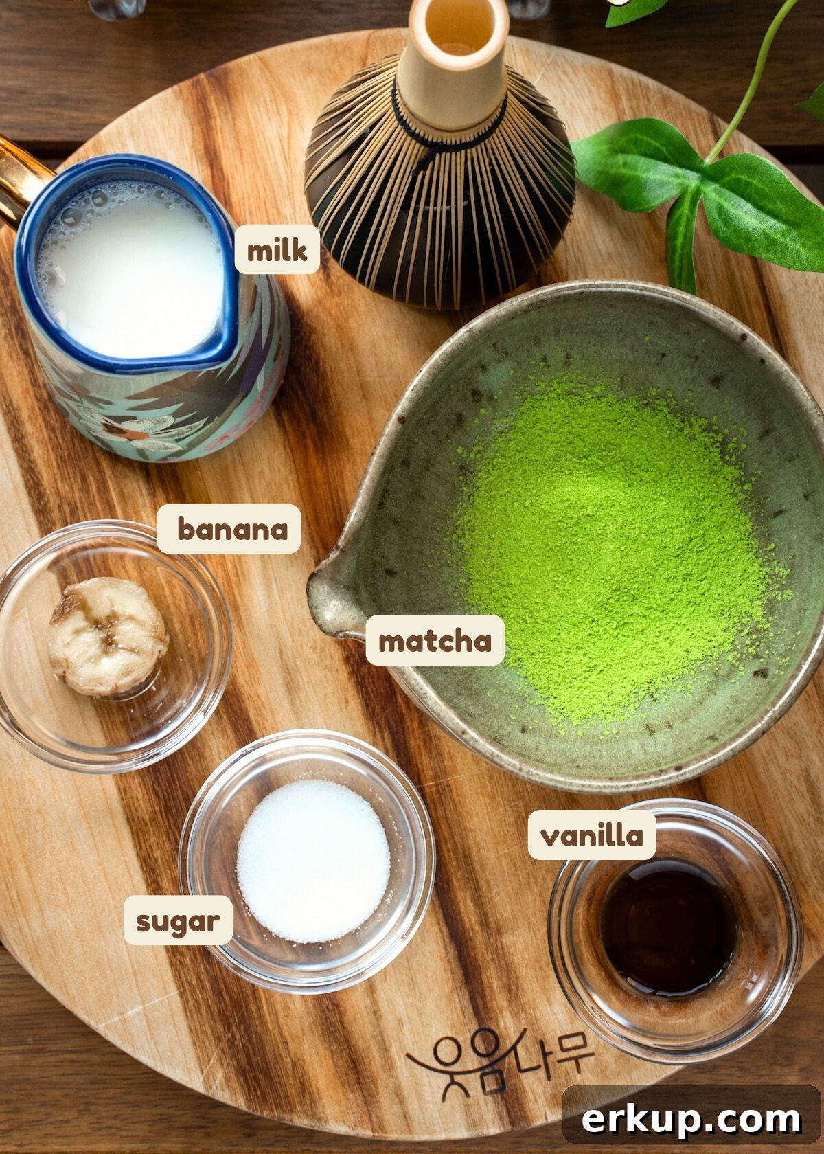 banana matcha latte ingredients: matcha powder, banana, milk, sugar, and vanilla extract