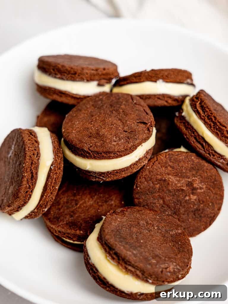 Homemade Oreos: 5-Ingredient Recipe 3 A bowl of healthy oreos.