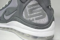 Nike LeBron VII Air Max in Cool Grey and White