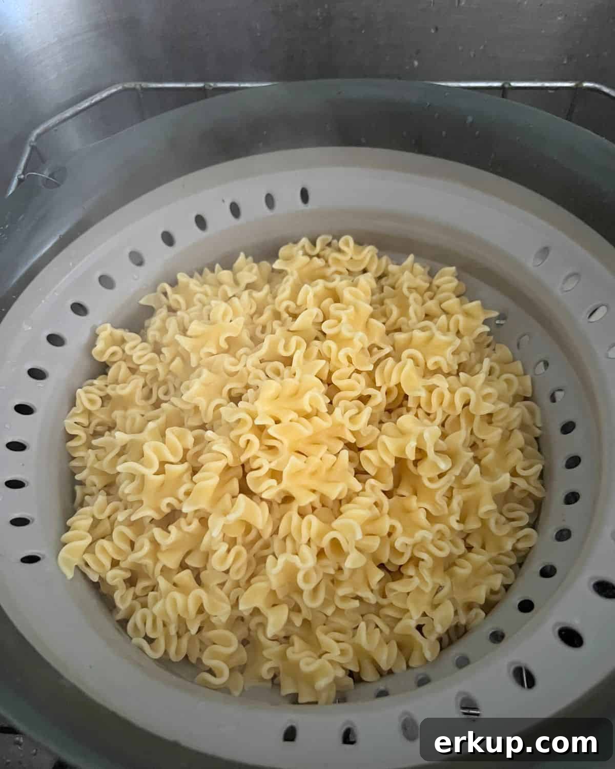 Strained boiled noodles.